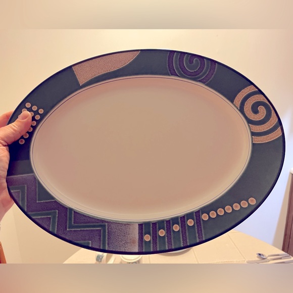 Approximately 15 inch oval plate, Mikasa Intaglio CAC18 Life Style - Picture 2 of 2